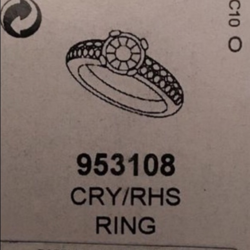 ⭐️SALE⭐️Swarovski sparkling Ring .7. Holiday Fun - Picture 7 of 8
